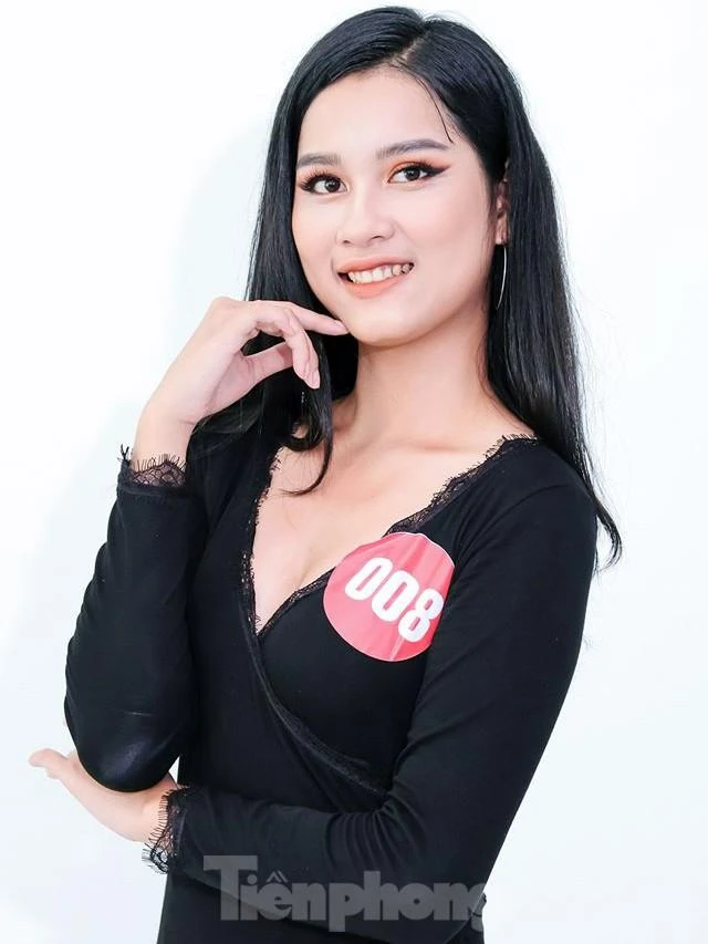 Tường Vy hiện là 1 trong số 44 thí sinh Hoa hậu Hoàn vũ Việt Nam cạnh tranh cho chiếc vương miện. Ảnh: Tiền Phong