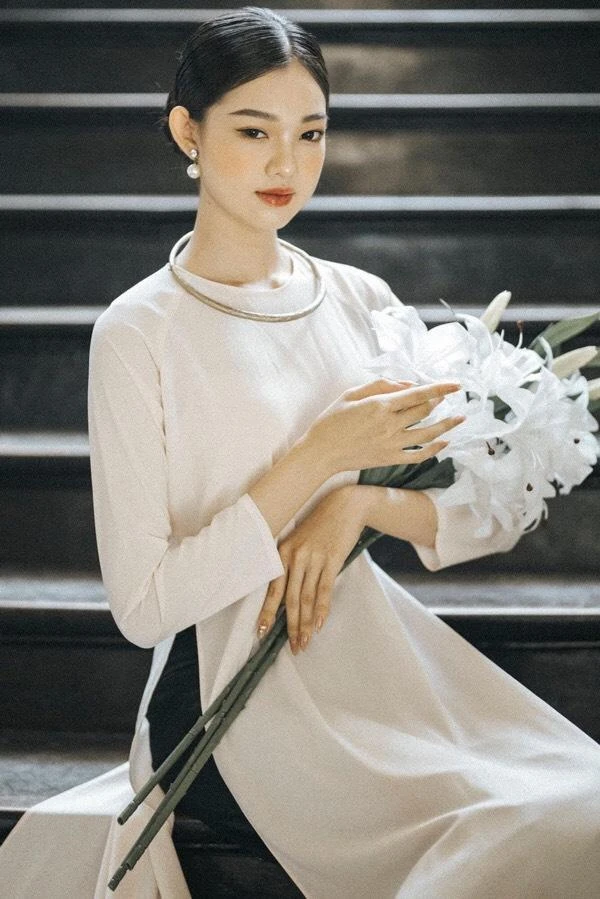 Chia sẻ với VietNamNet, Bé Quyên nói: "Đằng sau nụ cười, những ánh mắt ngây thơ ấy là nỗi đau giấu kín khi phải nhiều lần phẫu thuật cố định xương khớp. Các bé xứng đáng nhận tình yêu thương của, sự chở che và đối xử công bằng như bao đứa trẻ khác.