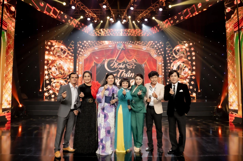"Nghệ sĩ thần tượng" - chương trình về tân cổ với những thí sinh hóa thân những nghệ sĩ vang bóng một thời được khán giả đón nhận.
