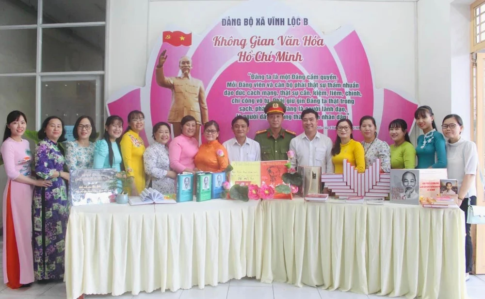 Ông Nguyễn Thành Nhân, Bí thư Đảng ủy xã Vĩnh Lộc B cho rằng, "Không gian văn hóa Hồ Chí Minh” là niềm vinh dự của mỗi cơ quan, đơn vị tại thành phố mang tên Bác. Ảnh: UBND xã