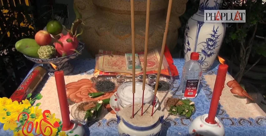 Giấy cúng kim ngân, tiền bạc, thổ thần, thổ địa, ngũ công tất cả các chư vị. Trong đó, ngũ quả (theo miền Nam) gồm: Cầu, dừa, đủ (đu đủ), xoài, thanh long; tượng trưng cho ngũ hành; ngũ hành tương sanh, ngũ hành tương khắc. Mọi người phải có niềm tin để cúng, cầu nguyện. Giấy cúng kim ngân, tiền bạc, thổ thần, thổ địa, ngũ công tất cả các chư vị. Trong đó, ngũ quả (theo miền Nam) gồm: Cầu, dừa, đủ (đu đủ), xoài, thanh long; tượng trưng cho ngũ hành; ngũ hành tương sanh, ngũ hành tương khắc. Mọi người phải có niềm tin để cúng, cầu nguyện.