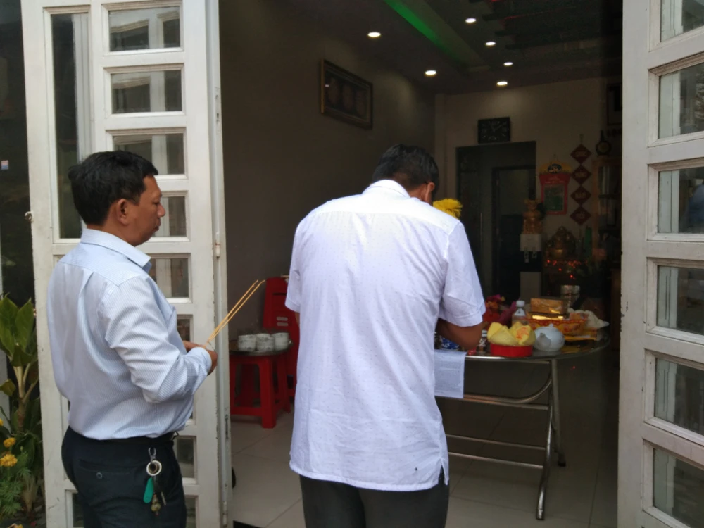 Lễ cúng khai trương để cầu mong một năm mới làm ăn hồng phát.