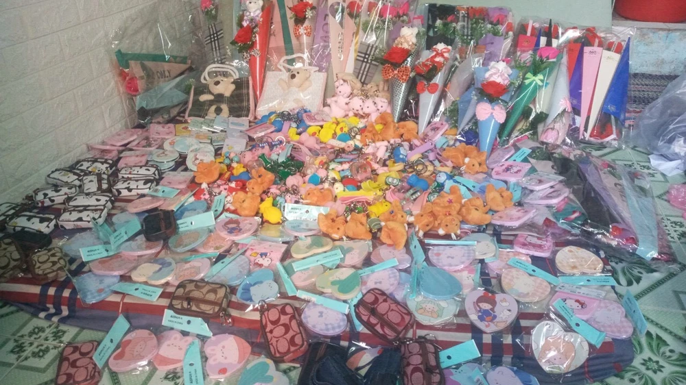 Những món quà được anh Huy chuẩn bị từ những ngày trước. Ảnh: NVCC