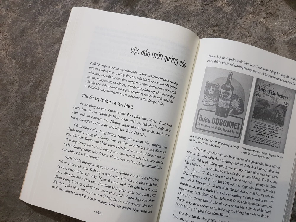 Trang sách viết về quảng cáo trên sách thời gian 1945 trở về trước trong tác phẩm Những con chữ ngoài trang sách. ẢNH: K.T.