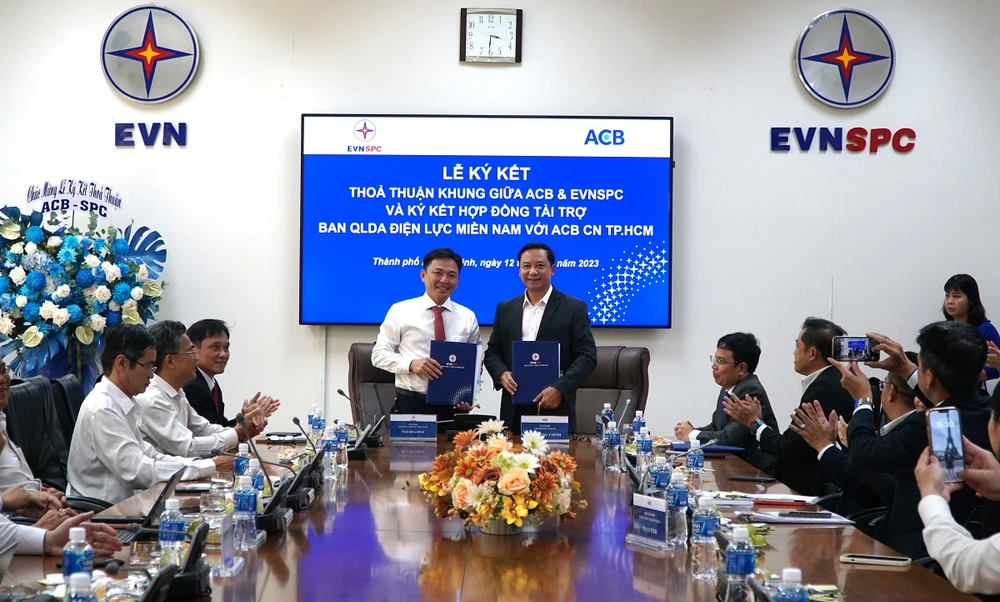 Ban QLDA Điện lực miền Nam và Ngân hàng ACB CN TP.HCM ký kết hợp đồng tín dụng để triển khai các công trình ĐTXD.jpg