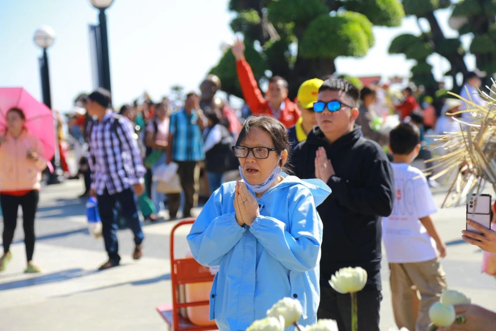 Không khí những ngày đầu xuân tại Đà Nẵng, Tây Ninh - 2 điểm đến thu hút đông đảo du khách.jpg