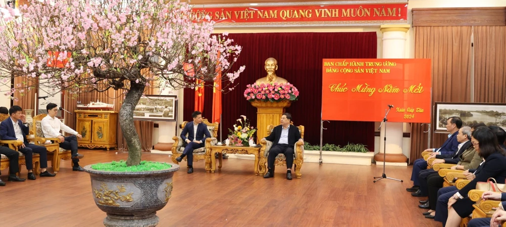 Đồng chí Phạm Gia Túc, Ủy viên BCH Trung ương Đảng, Bí thư Tỉnh ủy tiếp và làm việc với PV GAS.jpg