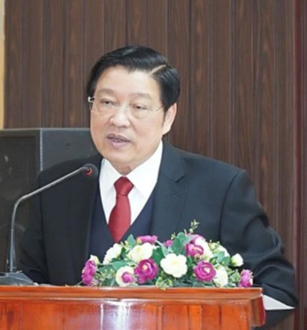 Đồng chí Phan Đình Trạc bày tỏ niềm vui mừng và chúc Tết nhân dân huyện Diễn Châu.jpg