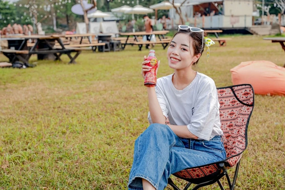 Đu theo trend “ngoan xinh yêu”, nhiều người trẻ cấp tốc thanh lọc cơ thể với Trà Thanh Nhiệt Dr Thanh để bản thân luôn “tươi xinh yêu” hơn mỗi ngày.jpg