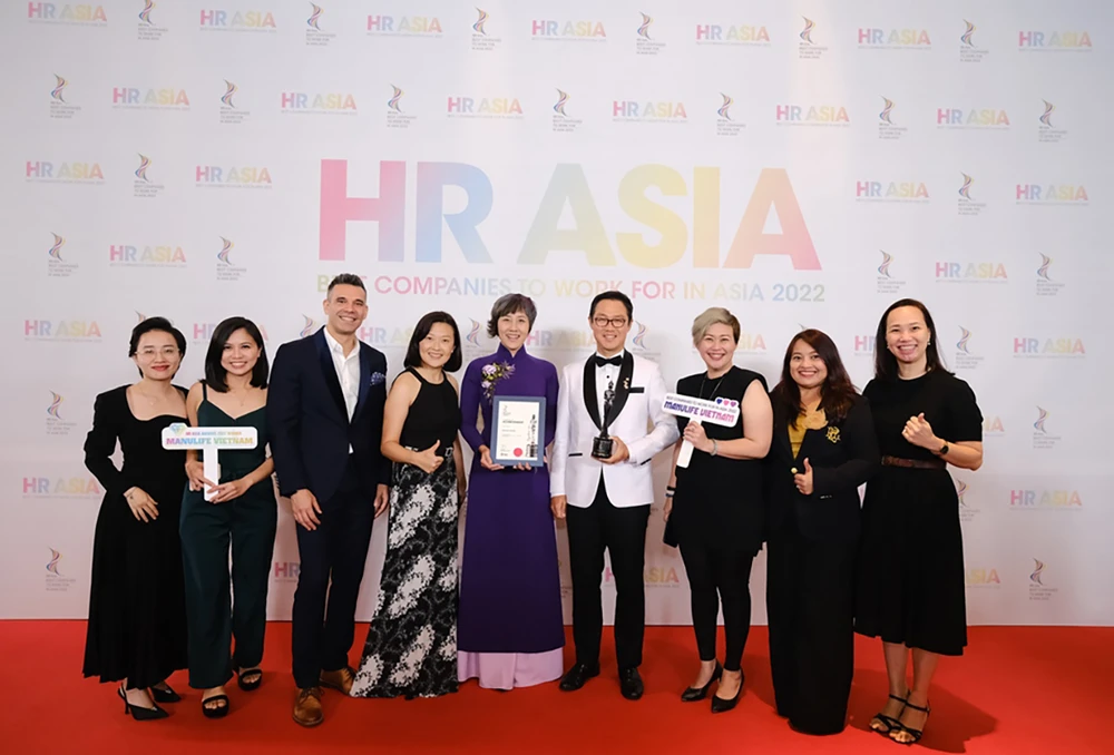 Manulife Việt Nam được HR Asia Awards vinh danh chiến lược nhân sự năm 2023.JPG