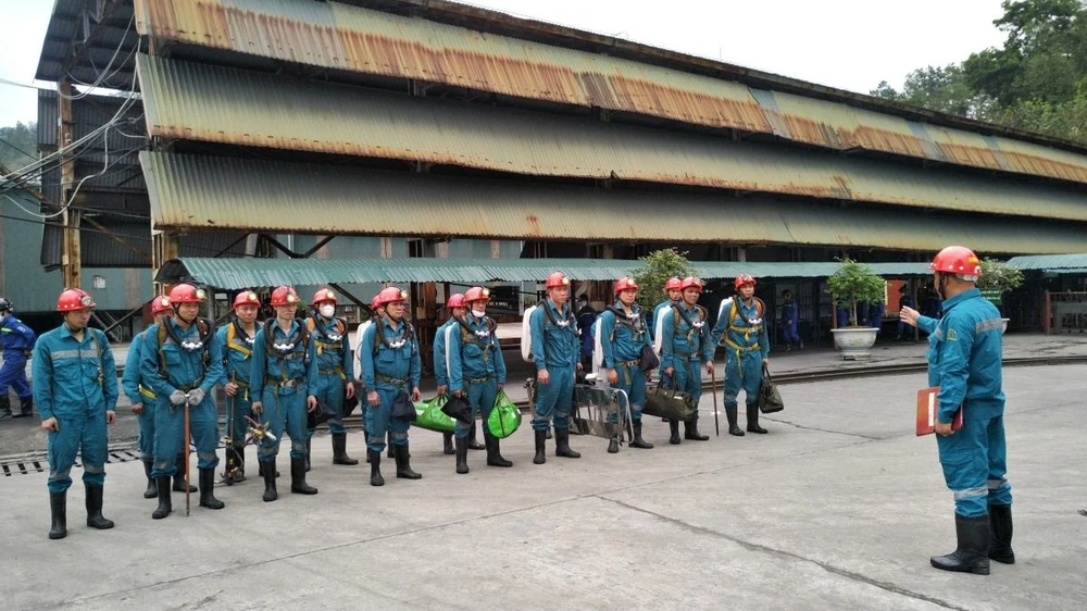 Các đơn vị thuộc TKV luôn tăng cường kiểm tra công tác an toàn lao động.jpg