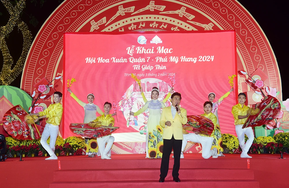 Chương trình ca nhạc phục vụ đêm khai mạc Hội hoa xuân Phú Mỹ Hưng.JPG