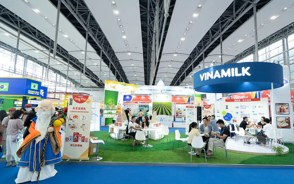 Vinamilk liên tiếp xuất hiện tại nhiều hội chợ quốc tế lớn ở các thị trường chủ lực như Dubai, Trung Quốc.jpg