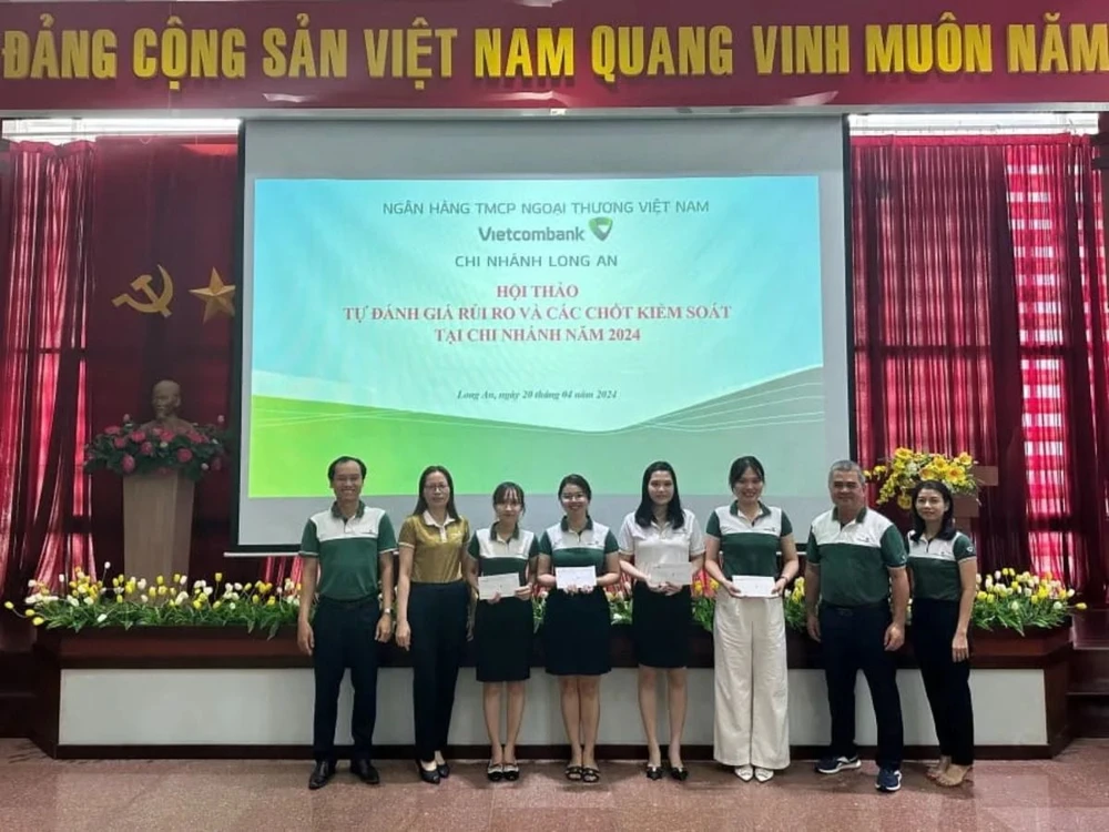Hội thảo tự đánh giá rủi ro và các chốt kiểm soát tại Vietcombank Long An năm 2024.jpeg