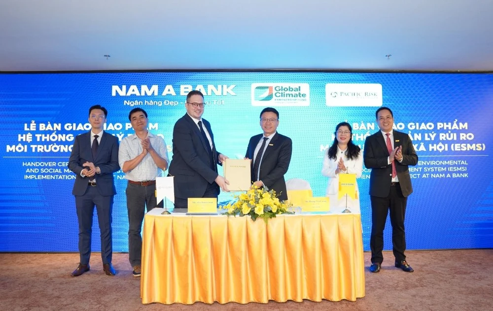 Nam A Bank và PRA ký nhận bàn giao Giao phẩm hệ thống quản lý rủi ro môi trường và xã hội ESMS.jpg