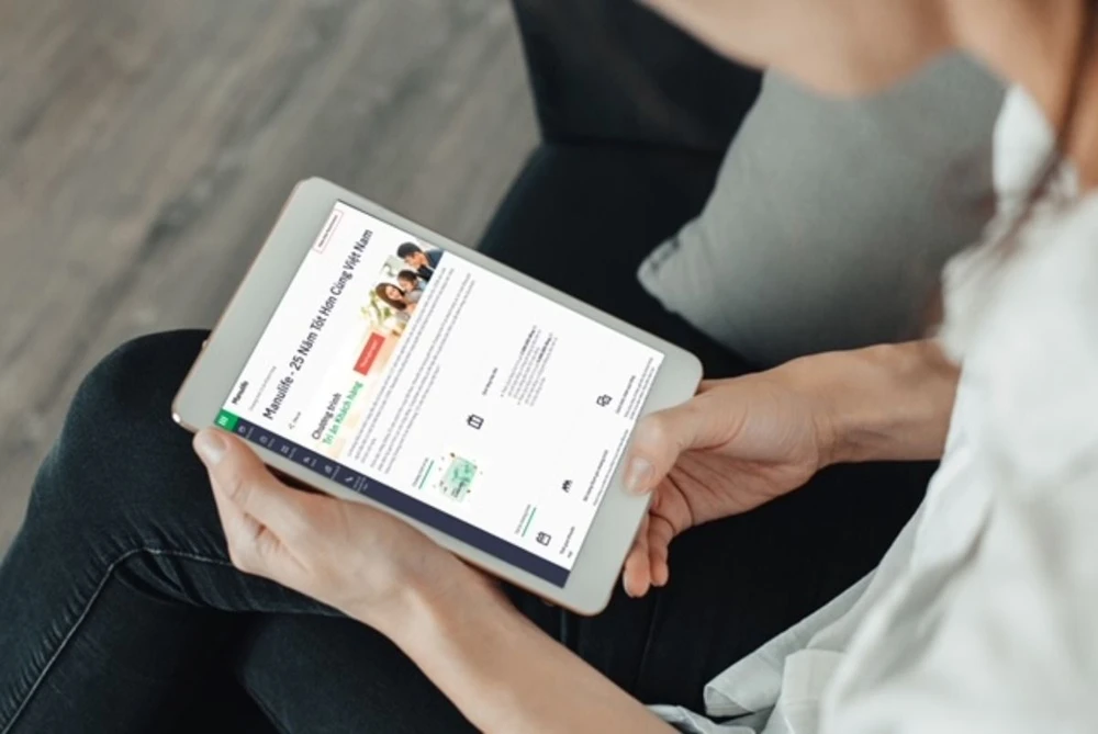 Nhiều quà tặng hấp dẫn, giá trị đang chờ đón các khách hàng trong chương trình “Manulife – 25 năm tốt hơn cùng Việt Nam”.jpg