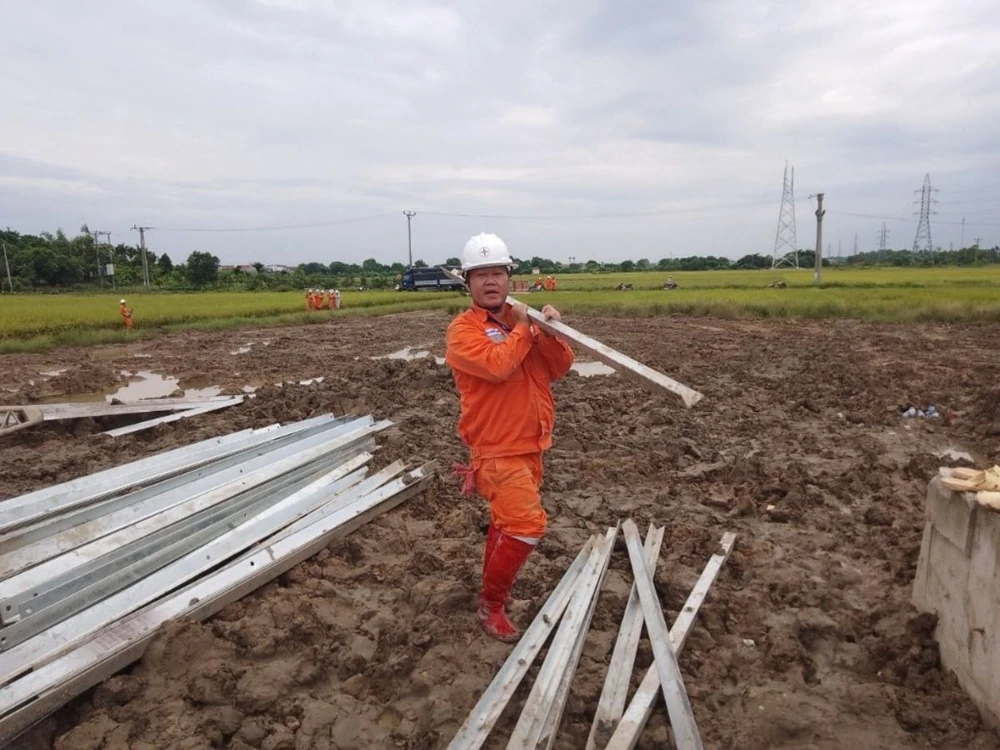 Gần 200 nhân lực ‘tiếp sức’ dự án đường dây 500kV mạch 3.jpg