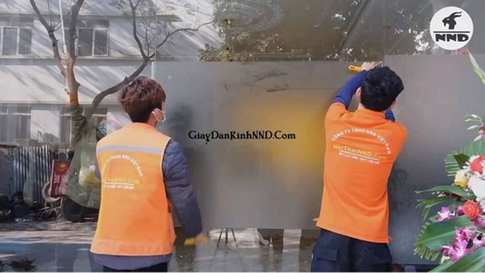 Dịch vụ thi công dán kính chuyên nghiệp.jpg