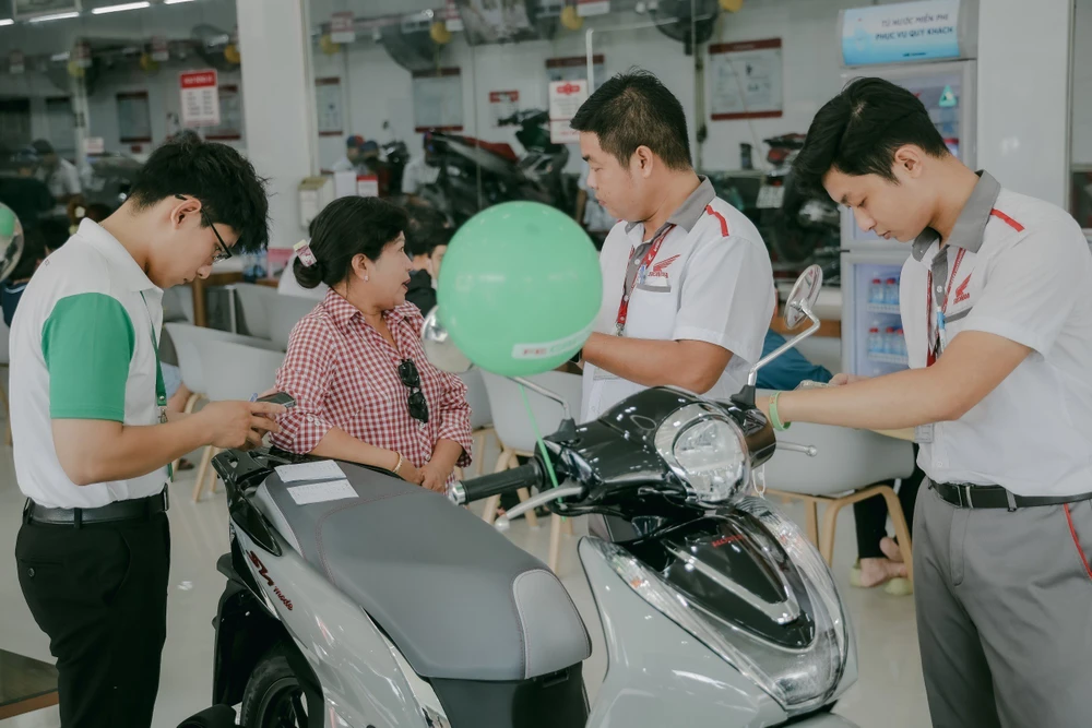 FE CREDIT cam kết luôn đảm bảo quyền lợi và đặt trải nghiệm của khách hàng lên hàng đầu.jpg