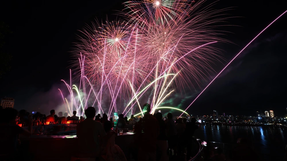 Mọi thứ đã sẵn sàng cho đêm thi bùng nổ của 2 đội Trung Quốc - Phần Lan.jpg