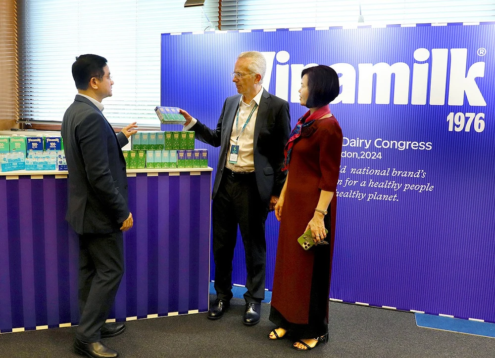 Vinamilk tạo ấn tượng với thông điệp ‘Để tâm thay đổi’ tại hội nghị sữa toàn cầu 2024.jpg