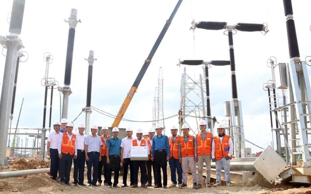 EVNGENCO1 thăm hỏi động viên CBNV EVNI tại Trạm 500kV Thanh Hóa.jpg