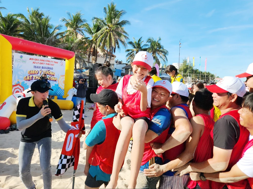 Các hoạt động vui nhộn đã tạo nên sự gắn kết gia đình ấm áp hơn.jpg