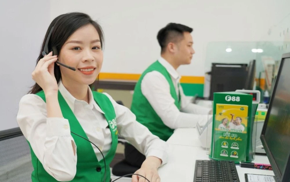 F88 nhận giải thưởng từ Asian Banking & Finance vì nguyên tắc ‘giải quyết nỗi đau của khách hàng là mục tiêu ưu tiên nhất’.jpg