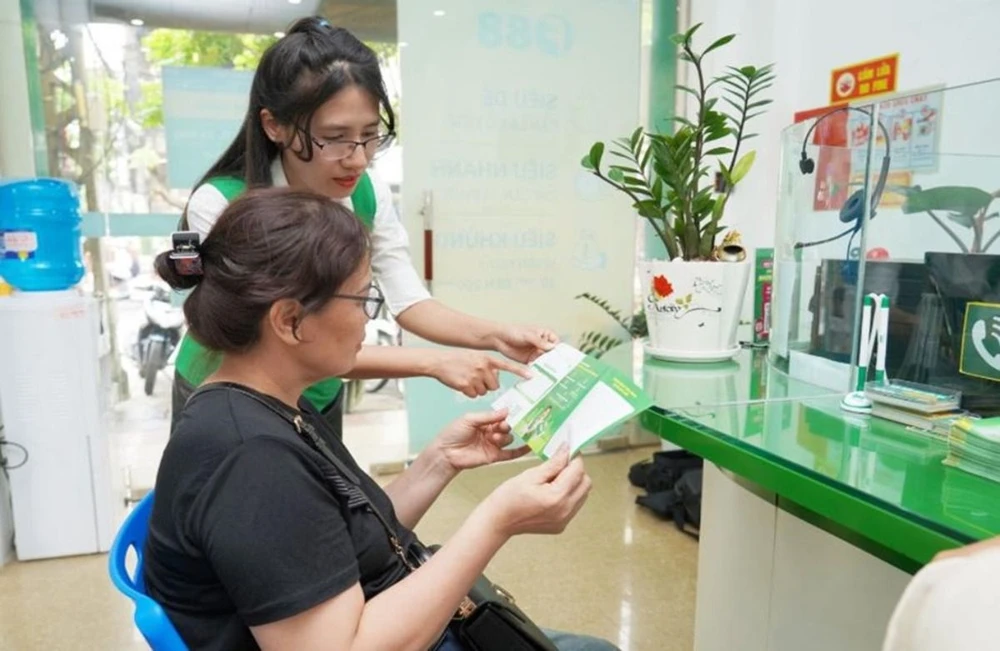 F88 nhận giải thưởng từ Asian Banking & Finance vì nguyên tắc ‘giải quyết nỗi đau của khách hàng là mục tiêu ưu tiên nhất’.jpg