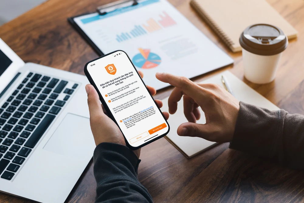 Khách hàng có thể chủ động tự cập nhật dữ liệu qua SHB Mobile/SHB SAHA.png
