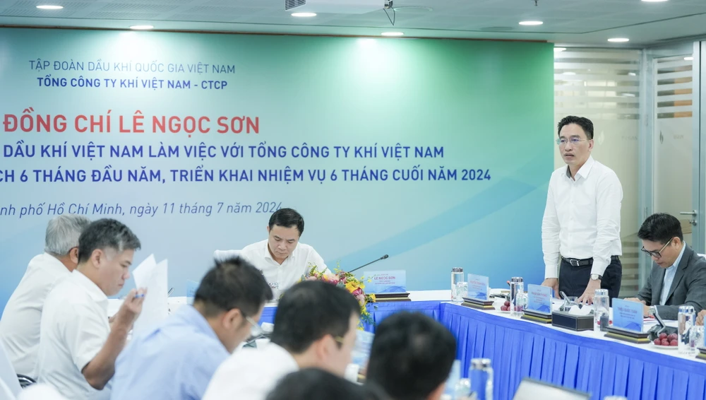 Chủ tịch HĐQT PV GAS Nguyễn Thanh Bình chia sẻ thông tin tại cuộc làm việc.jpg