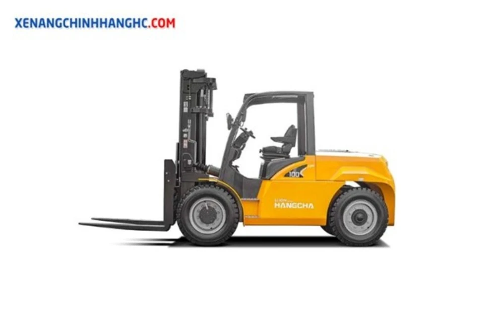 Xe nâng hàng đóng vai trò quan trọng trong việc nâng cao hiệu suất vận chuyển hàng hóa.jpg