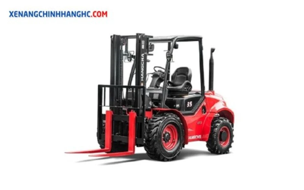 Xe nâng hàng có thể nâng hạ các loại hàng hóa, sản phẩm có tải trọng lớn.jpg