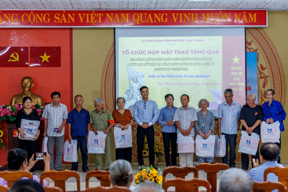 ‘Khắc ghi hào khí Việt’ - MiA Jewelry thắp sáng ngọn lửa tri ân.jpg