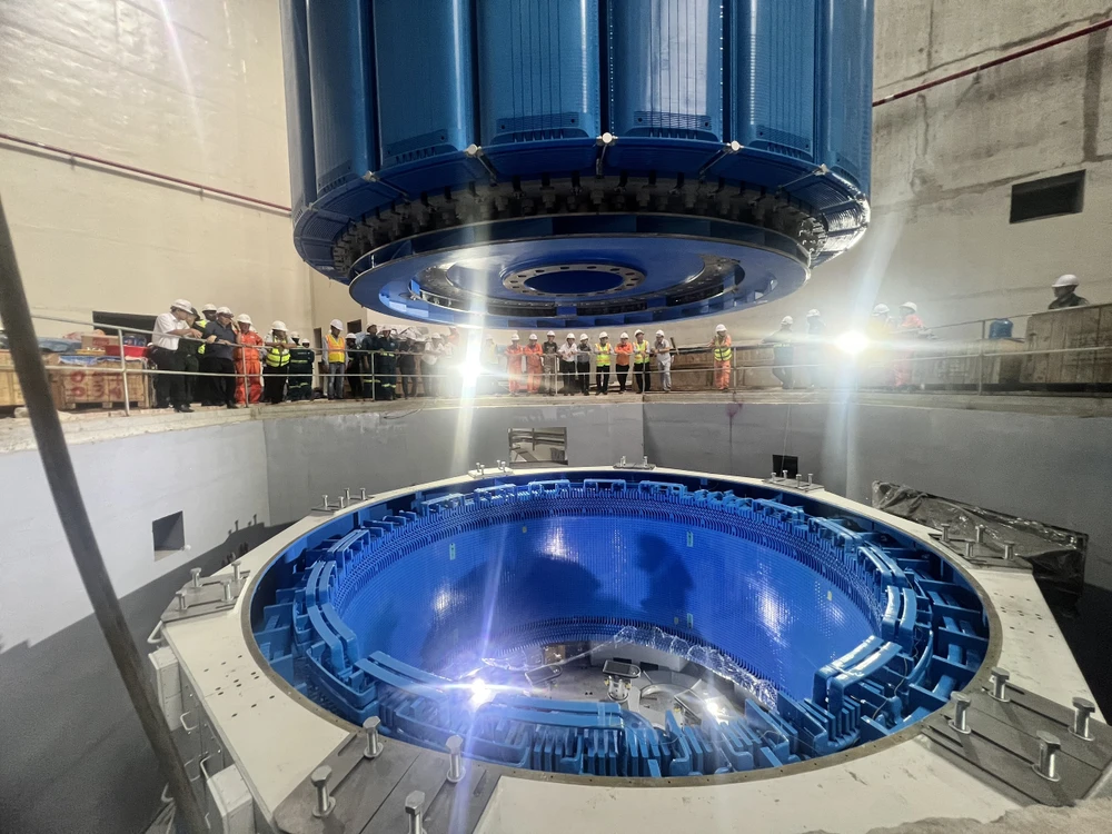 EVN hạ đặt thành công rotor tổ máy số 1 dự án Thủy điện Ialy mở rộng.jpg