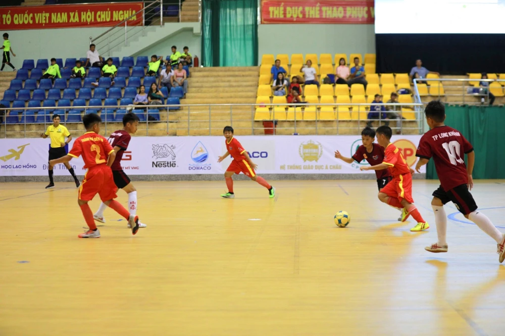 Đội TP. Biên Hòa và Đội TP. Long Khánh thi đấu mở màn cho mùa giải năm nay.JPG