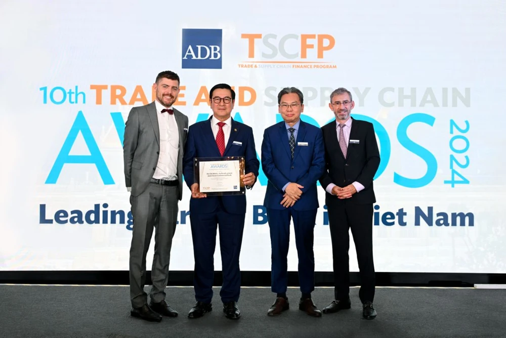Khẳng định vị thế ‘Ngân hàng đối tác hàng đầu tại Việt Nam’ của ADB, HDBank triển khai mạnh mẽ các sáng kiến về tài trợ thương mại và ESG.png