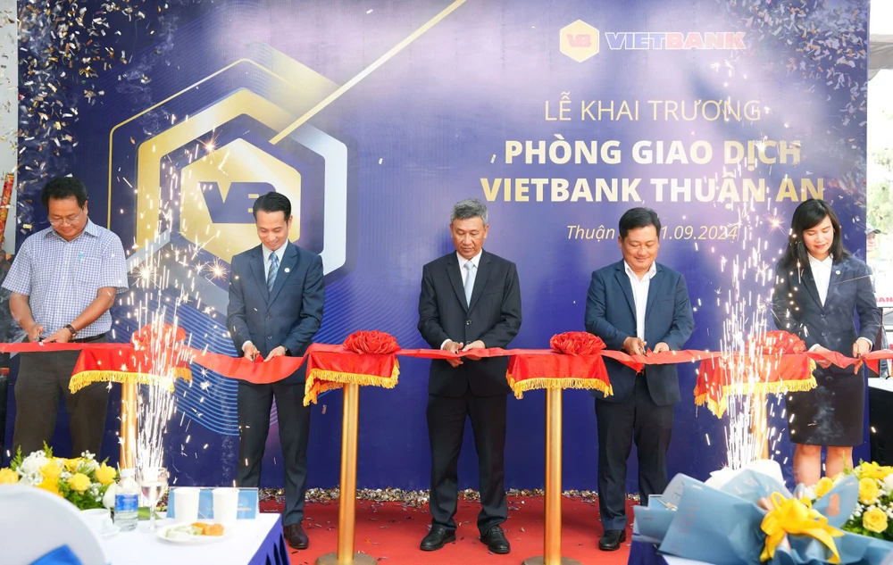 vietbank-va-cu-dup-trong-ngay-khai-truong-diem-giao-dich-thu-119-phong-giao-dich-vietbank-thuan-an.jpg