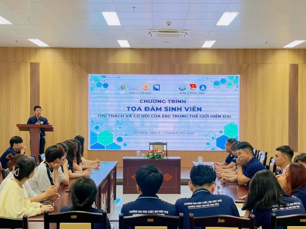 Sinh viên Trường Đại học Luật, Đại học Huế học tập trao đổi chuyên môn tại TP Đà Nẵng.jpg