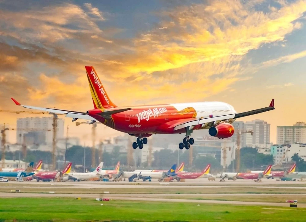 Vietjet mở bán sớm 2,6 triệu vé Tết 2025, giá chỉ từ 890.000 đồng.jpg