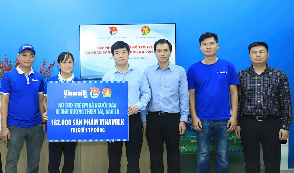 Vinamilk hỗ trợ gần 3 tỷ đồng sản phẩm dinh dưỡng cho 10 tỉnh thành bị bão lũ.png