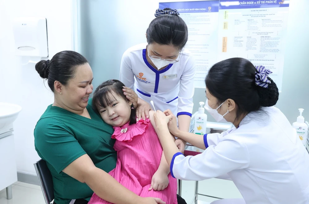 viet-nam-da-co-vac-xin-sot-xuat-huyet-cho-tre-em-va-nguoi-lon-2.png