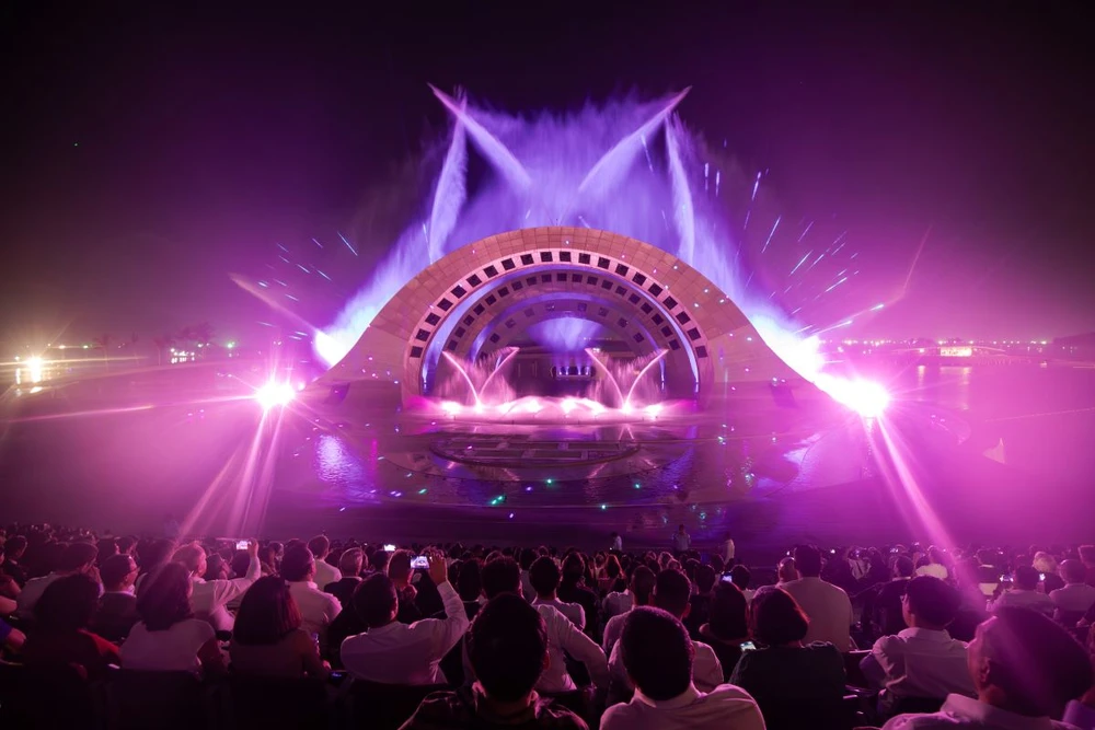 Khách nghỉ dưỡng tại Sun Paradise Land nhận ưu đãi đến 40% khi chơi golf, miễn phí xem show.jpg