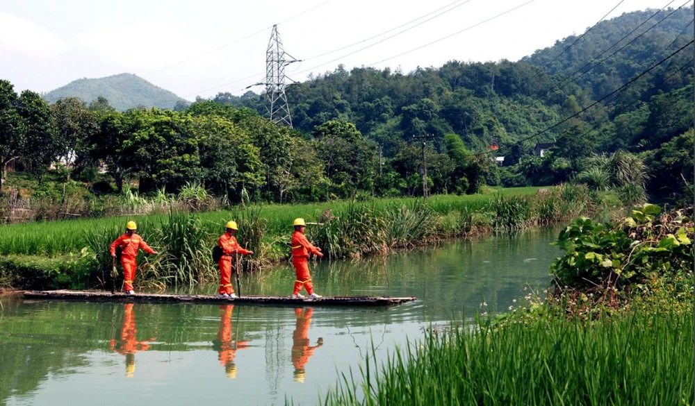 EVNNPC: Vươn xa ‘Dòng điện anh hùng’.png