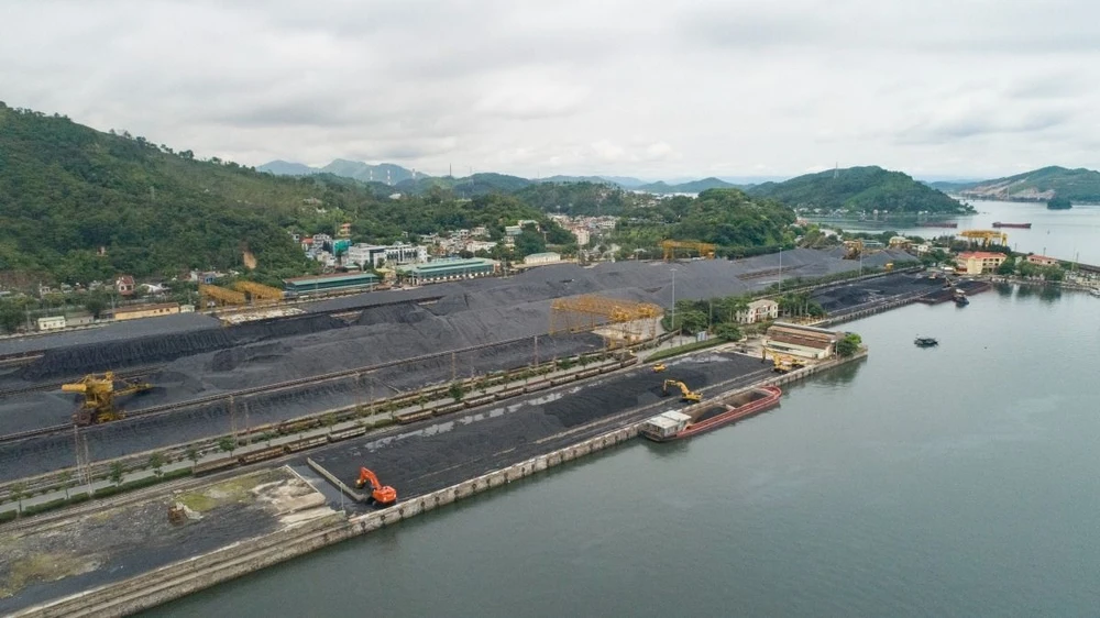 10 tháng, TKV đạt doanh thu 137.157 tỉ đồng, bằng 102,5% so với cùng kỳ.jpg