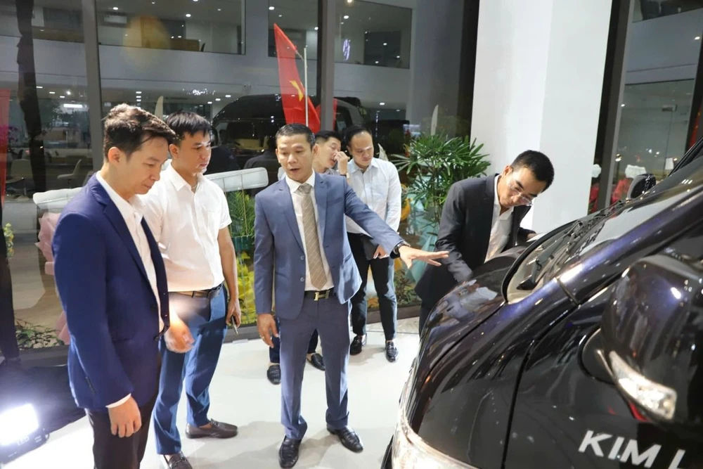 kim-long-motor-hue-khai-truong-showroom-xe-thuong-mai-dau-tien-tai-tp-hcm.jpg