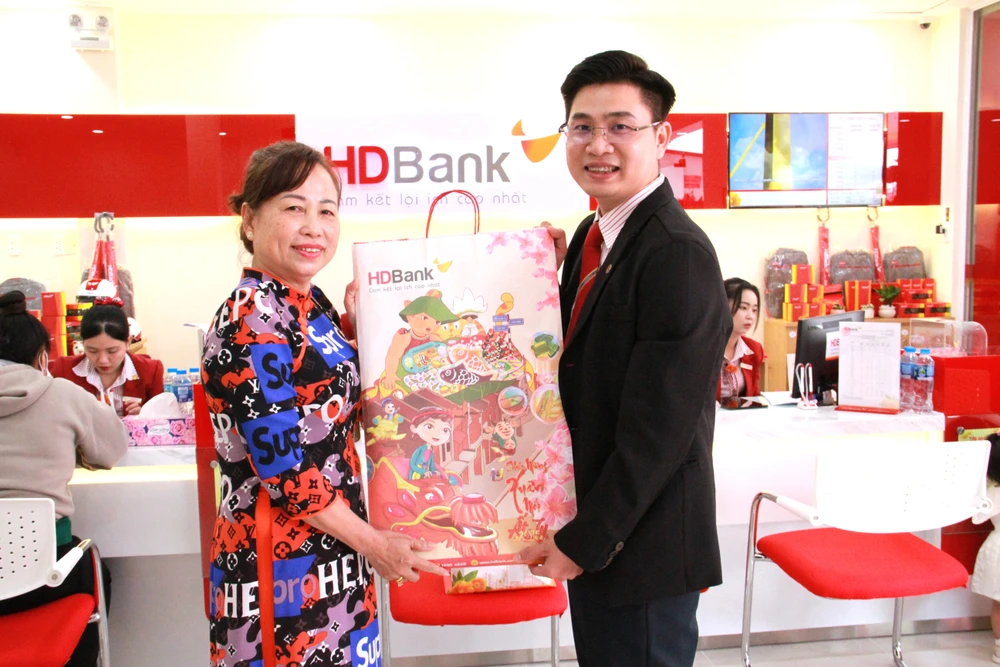 bo-lich-hdbank-2025-35-nam-mua-xuan-hanh-dong-tet-xanh-vung-ben-4.JPG