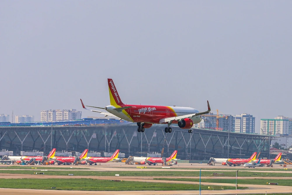 bay-khap-viet-nam-xuat-hanh-mua-xuan-cung-uu-dai-ve-bay-giam-100-vietjet-thoi-2.jpg