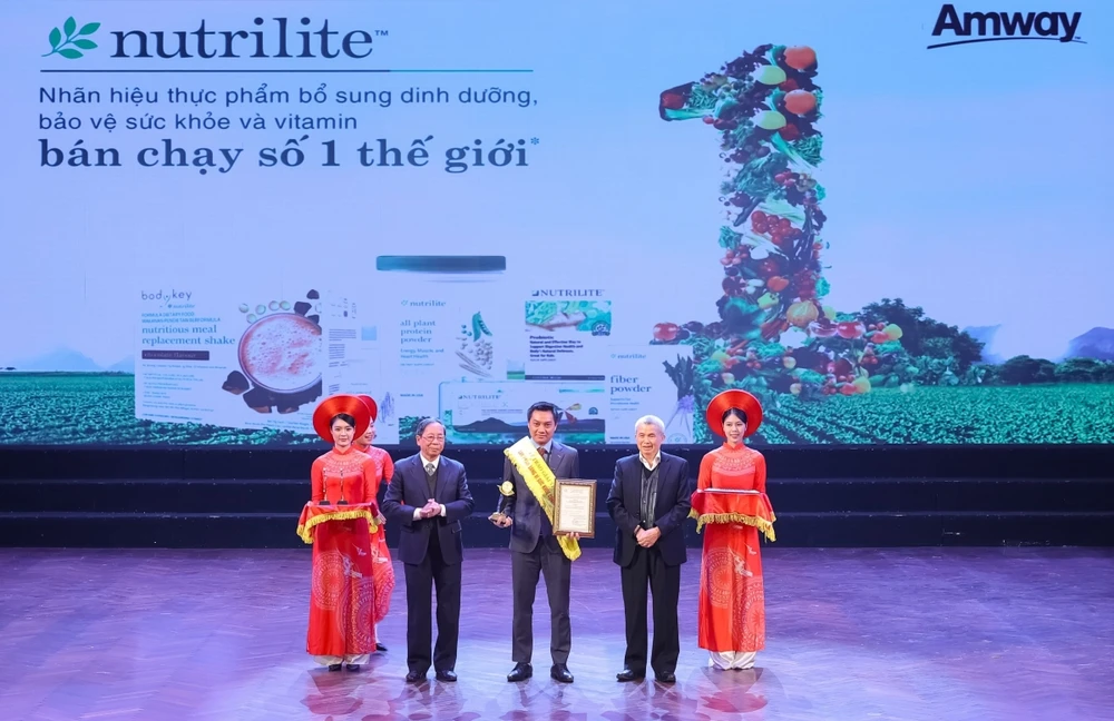 Amway Việt Nam lần thứ 12 vinh dự nhận giải thưởng ‘Sản phẩm vàng vì sức khỏe cộng đồng’.jpg