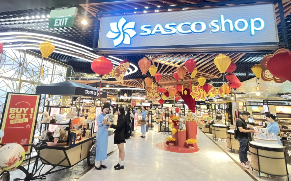 Mua sắm sân bay: Tưng bừng ngàn quà tặng mùa tết.jpg